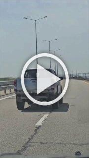 По дороге в Крым водитель заметил в соседней тачке...