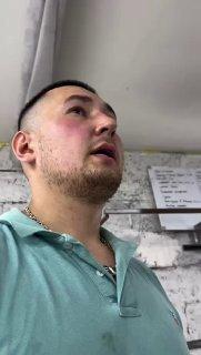 Грустное на сегодня: мужик столкнулся с УАЗом, который даже стоя незаведенным...