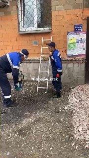 Жители разрушающегося дома на Бограда показали, что сейчас происходит со зданием