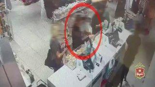 Приоделась: жительница Черногорска устроила двухдневный шопинг с чужой...