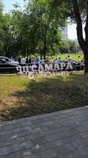В Самаре южане перекрыли свадебным кортежем дорогу ради отплясывания лезгинки, пока местные жители вынужденно стояли в километровой пробке