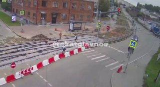 В Екатеринбурге водитель сбил байкершу на перекрестке Московской и Радищева