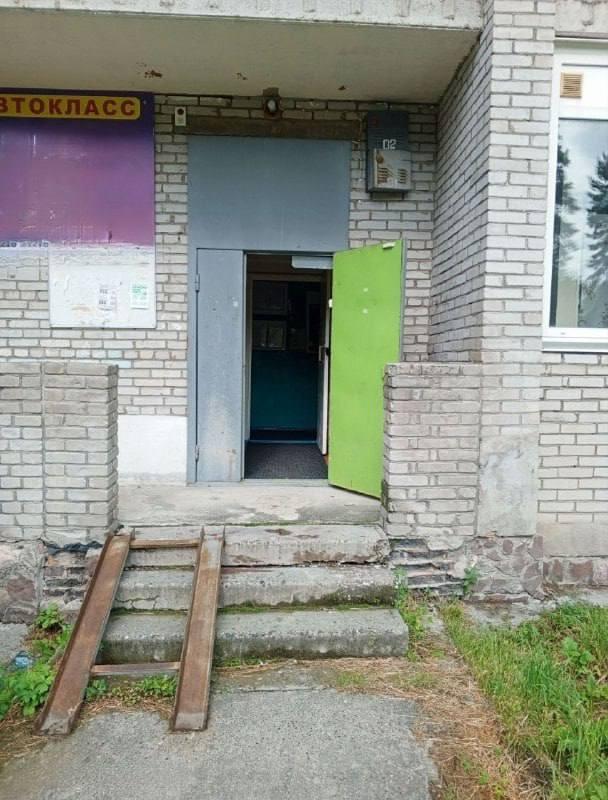 Автошколу закрыли из-за долгов по аренде