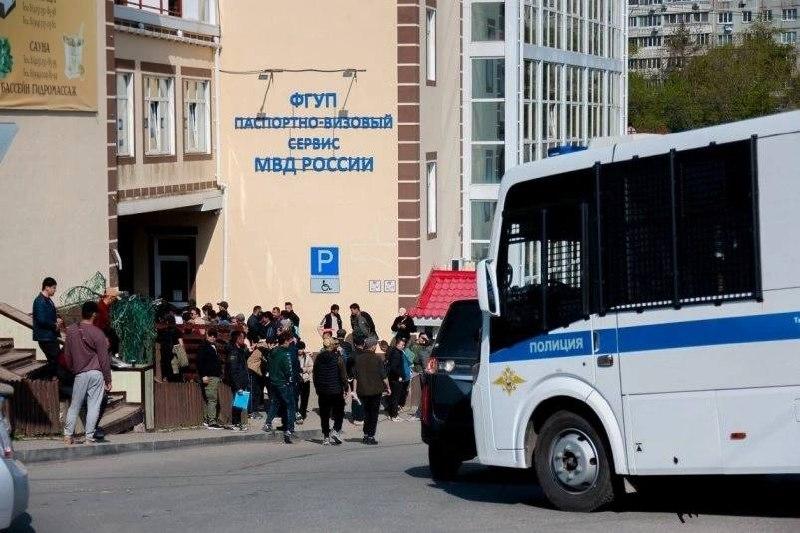 В Приморье растёт тревожность: мигранты, мошенники, падение экономики и...