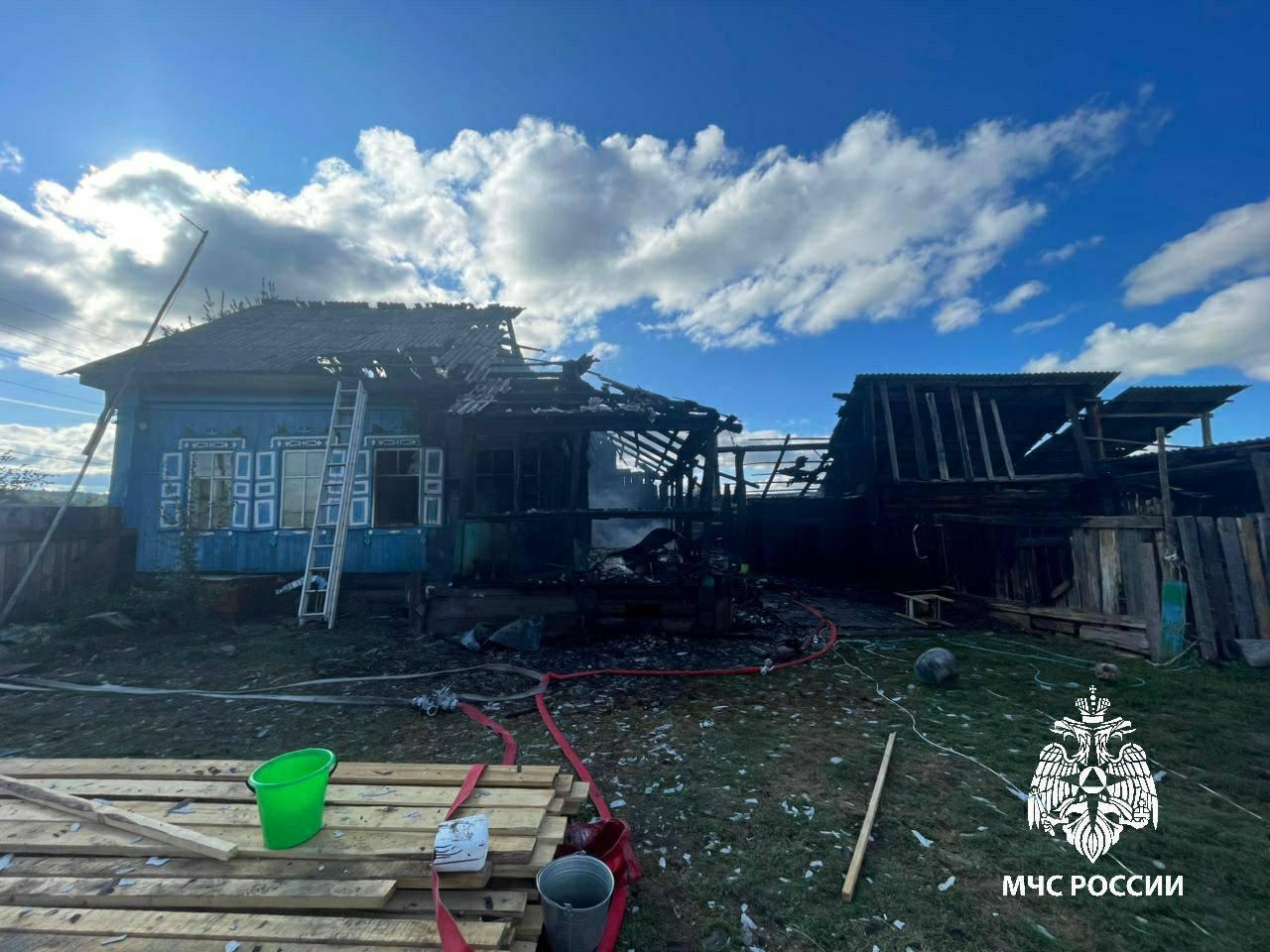 В Тулунском районе мужчина получил ожоги, вернувшись в горящий дом. В деревне...