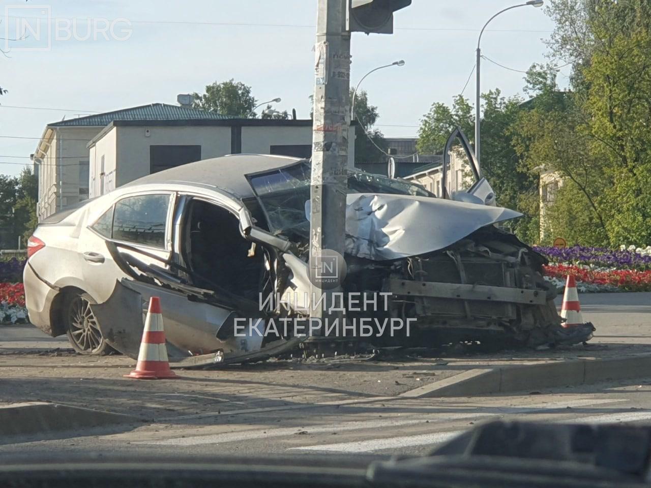 Сегодня утром на перекрестке Краснофлотцев - Донская недалеко от спортивного...
