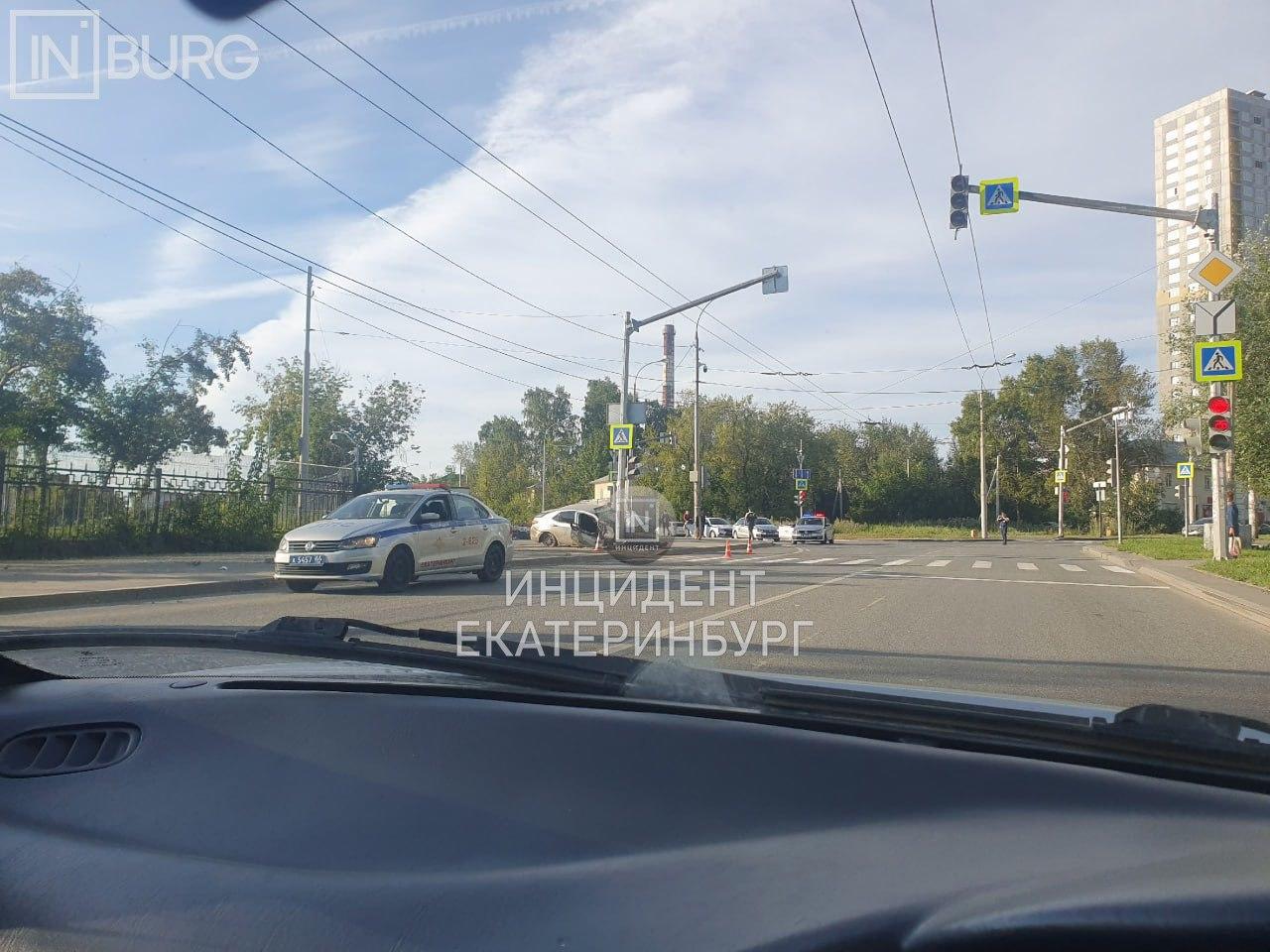 Сегодня утром на перекрестке Краснофлотцев - Донская недалеко от спортивного...
