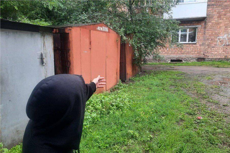 В Абакане пьяный мужчина выстрелил в подростков из пневматического ружья. 6...