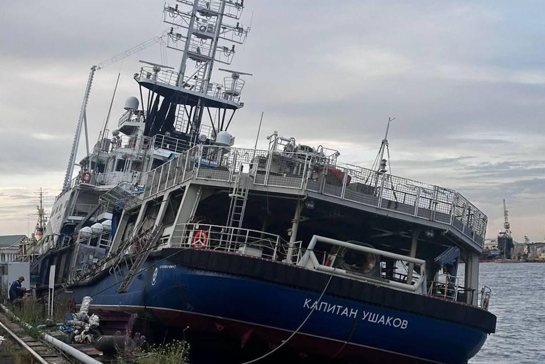 ЧП на Неве! Морской буксир «Капитан Ушаков» почти ушел под воду у причала...