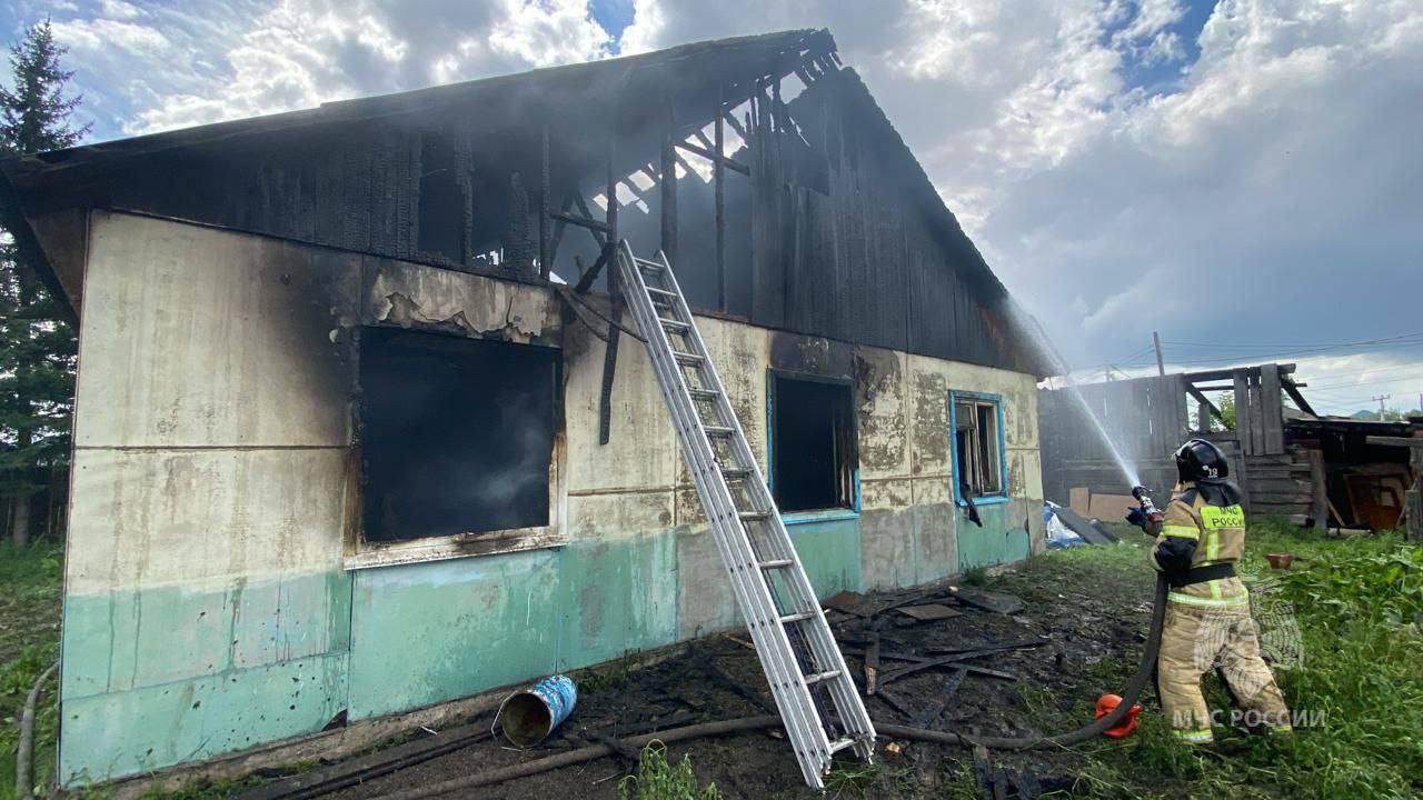 В деревне под Красноярском погибла женщина при пожаре в доме В деревне Минино...