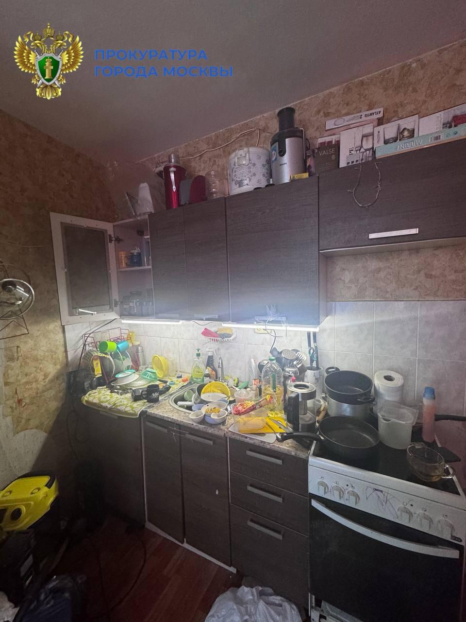 Трёхлетний ребёнок насмерть разбился, выпав из окна пятого этажа на юго-западе Москвы