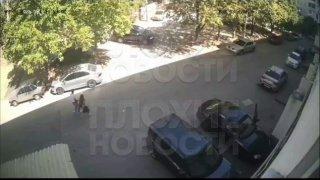 В Крыму 66-летняя автоледи за рулем крутого внедорожника насмерть сбила 16-летнюю девочку во дворе жилого дома