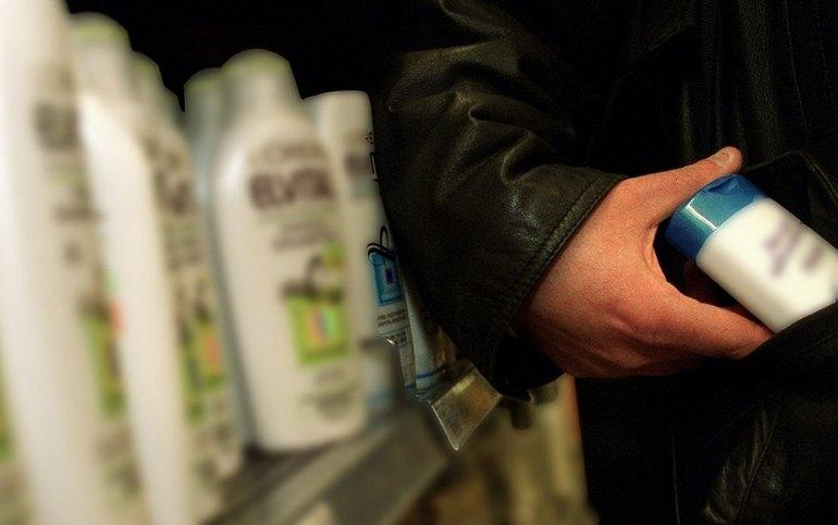 15 шампуней вынес из магазина абаканец. Ущерб магазину на Советской составил...