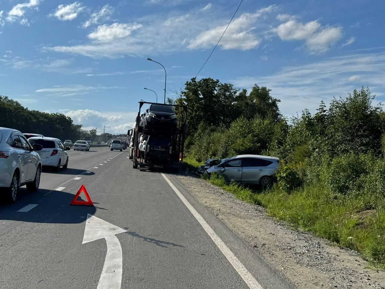 🚨 Женщина влетела в большегруз, который стоял на обочине. Пострадали...