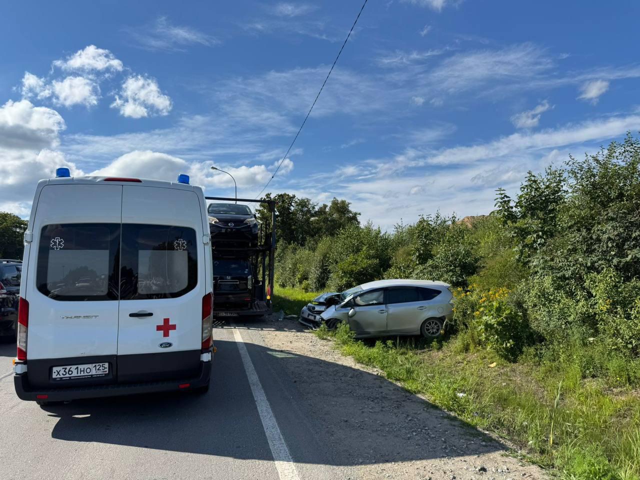 🚨 Женщина влетела в большегруз, который стоял на обочине. Пострадали...