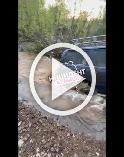 Экстремалка из Кузбасса решила покорить Тайгу на своей Kia K5, приключение затянулось на два дня! 