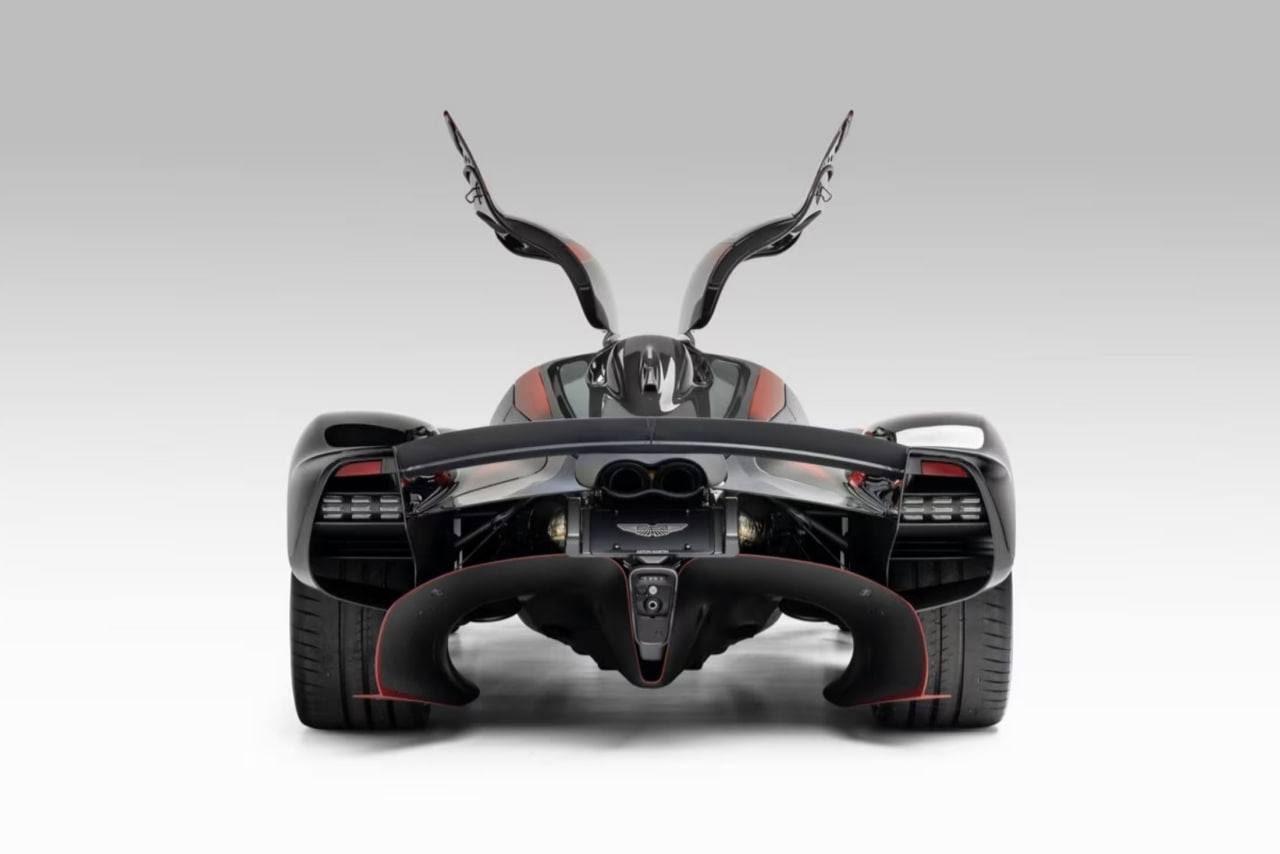 На продажу выставили ультраредкий Aston Martin Valkyrie с пробегом всего 106 км.