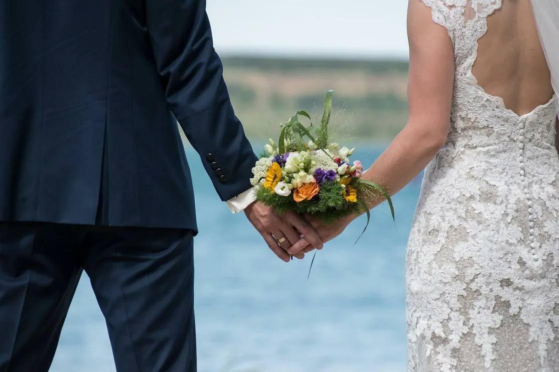 💍В Приморье жених уговорил бабулю своей невесты взять кредит на их свадьбу, пообещав вернуть деньги. По итогу родную бабулю «кинули» на деньги, но ее такой расклад не устроил и она пошла в суд.