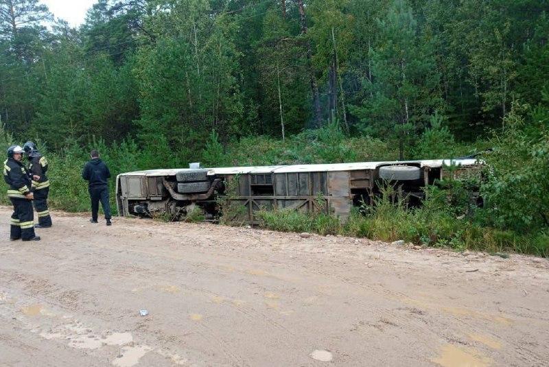Пассажирский автобус опрокинулся в Красноярском крае Автобус «Красноярск-...