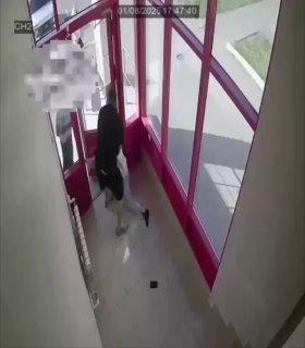 В Башкирии мужчина избил бывшую жену из ревности
