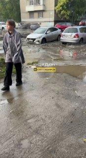 На улице Забалуева несколько автомобилей завязли в щебне 🌇 Источник: ЧП...