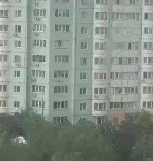 В Кожухово маленький ребенок чуть не выпал из окна 12 этажа.