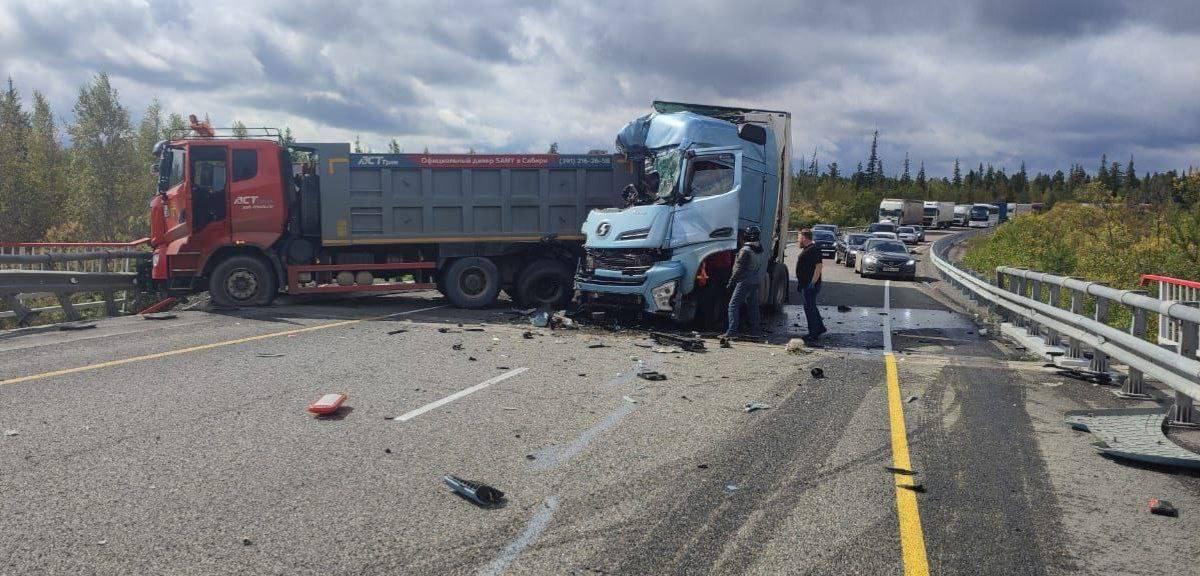 ДТП на трассе Ачинск - Красноярск: столкнулись два большегруза