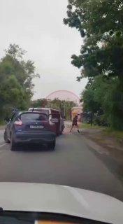 В Хабаровске драка двух водителей на улице Краснодарская попала на камеру....