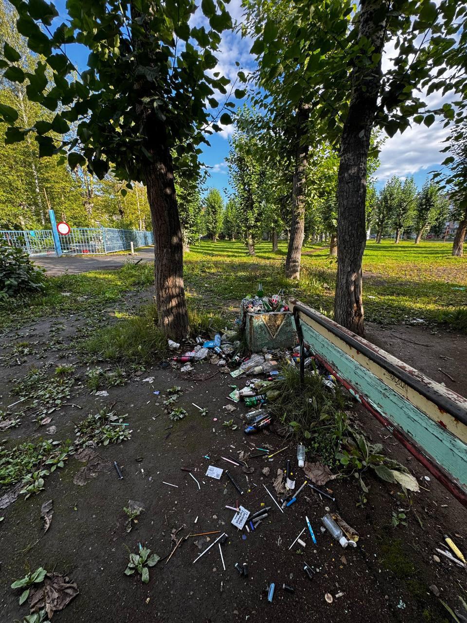 От читателя: Уважаемые жители города Ачинска! Двор 4 микрорайона, домов...