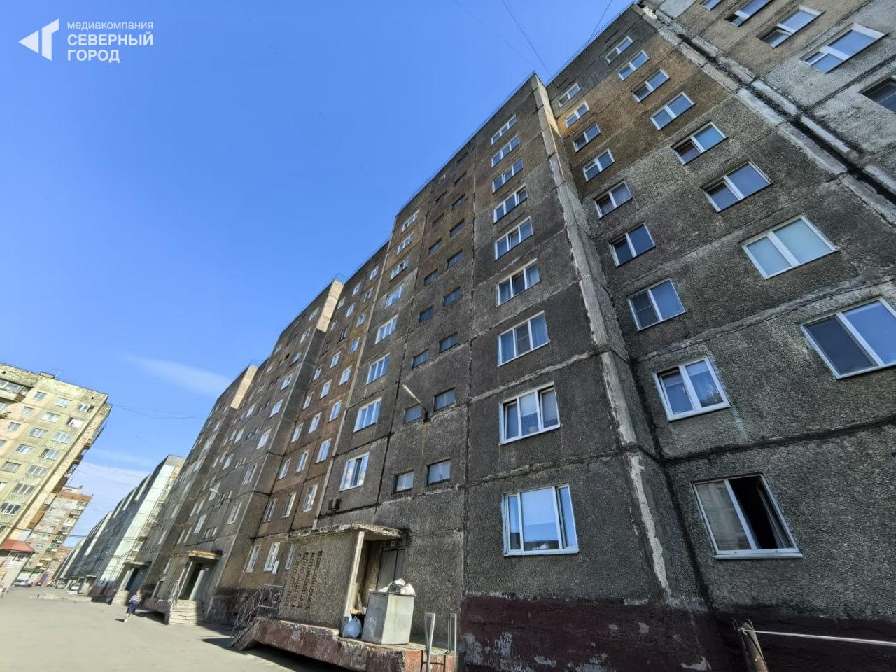 В Норильске ввели режим угрозы ЧС из-за разрушающегося дома