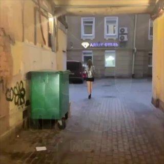 Нескончаемые звуки секса в съемных апартаментах на Жуковского вынуждают местных жителей продавать свои квартиры.