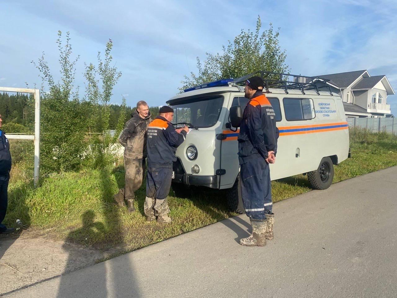 В районе СНТ «Жилищник» семья с ребёнком отправилась кататься на квадроцикле, но потерялась в лесу.
