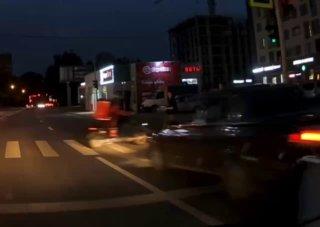 Неадекватный водитель на «Жигулях» сбил курьера на электровелосипеде