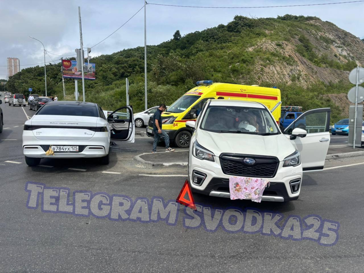 🗣Во Владивостоке на Патрокле водители попали в ДТП и снесли новенький...