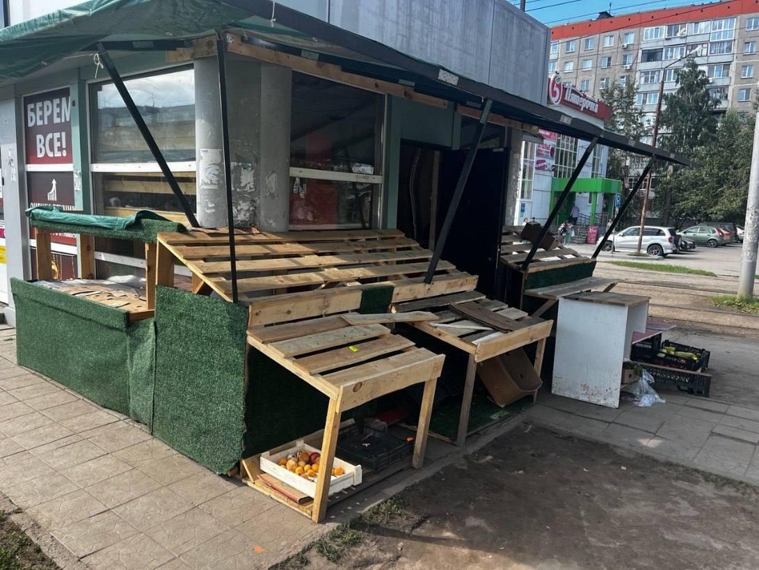 В Новосибирске изъяли более 750 кг овощей и фруктов у нелегального торговца В...