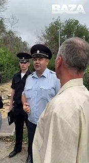 «Будет необходимость — я вас всех расстреляю». Подполковник полиции пригрозил...