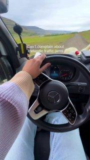Все бы пробки были такие: в Исландии постоянно случаются заторы из-за...
