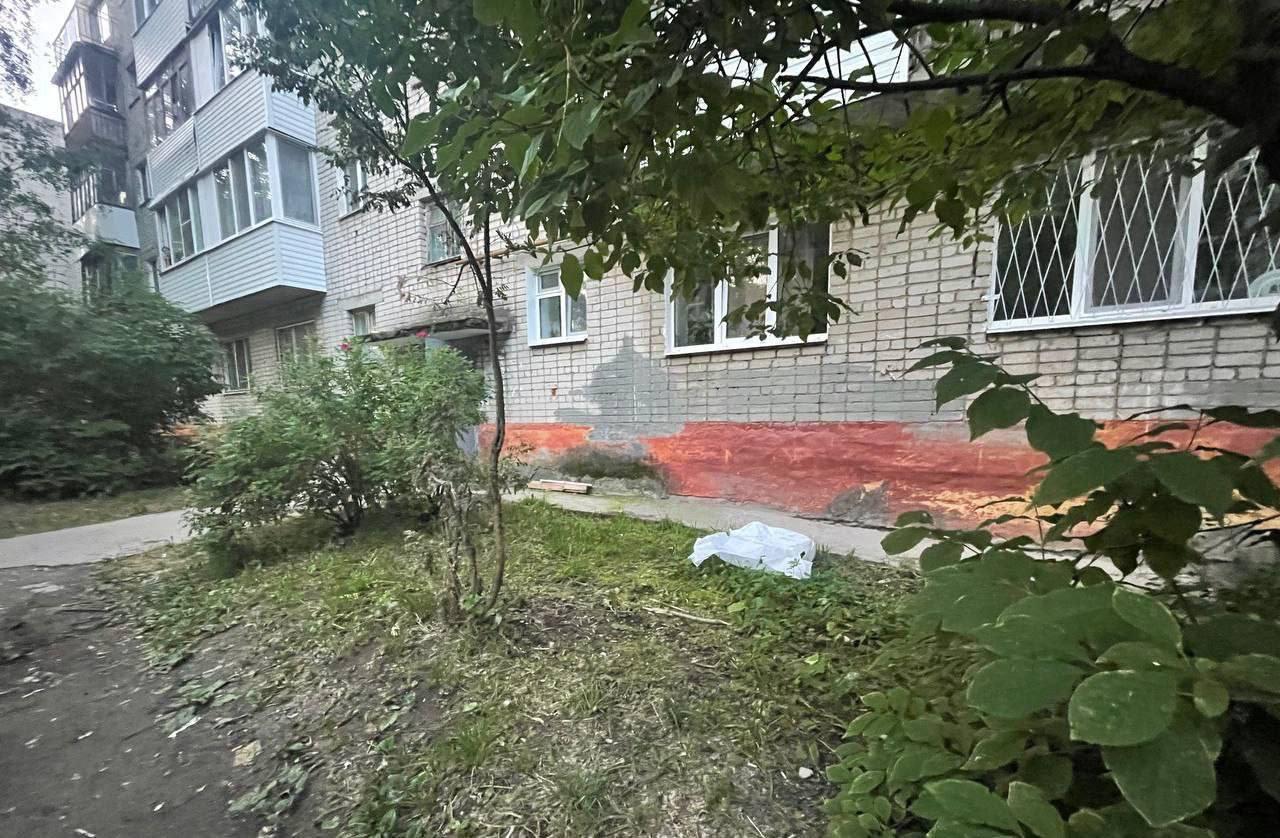На Урале 16-летняя девочка выбросила новорожденного из окна, она забеременела...
