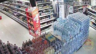 Закладчик пришёл воровать в магазин с полными карманами мефедрона в...
