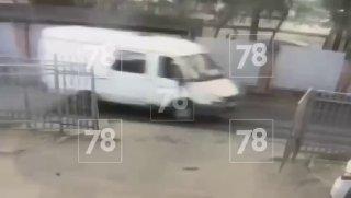 Сотрудник пожарно-спасательной части пытался спасти собаку от живодера в...