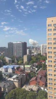 Взрыв произошел в Ростове-на-Дону — жители сообщают о громких звуках и густом...