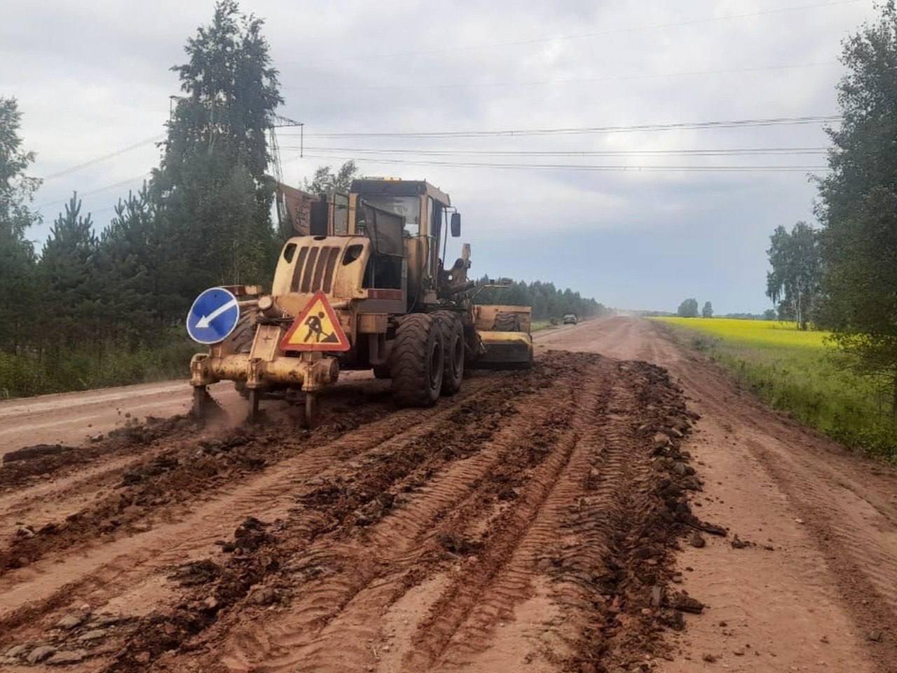 В Абанском округе завершается ремонт трёх дорожных участков по нацпроекту...