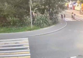 Неадекват избил нескольких женщин на Крестовском острове.