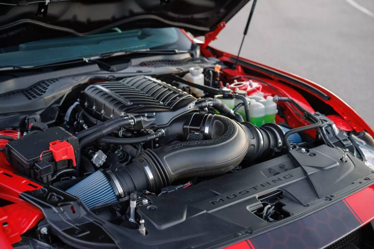 Shelby представила Super Snake-R на базе Mustang — под капотом 5,0-литровый компрессорный V8, более 850 сил и задний привод.
