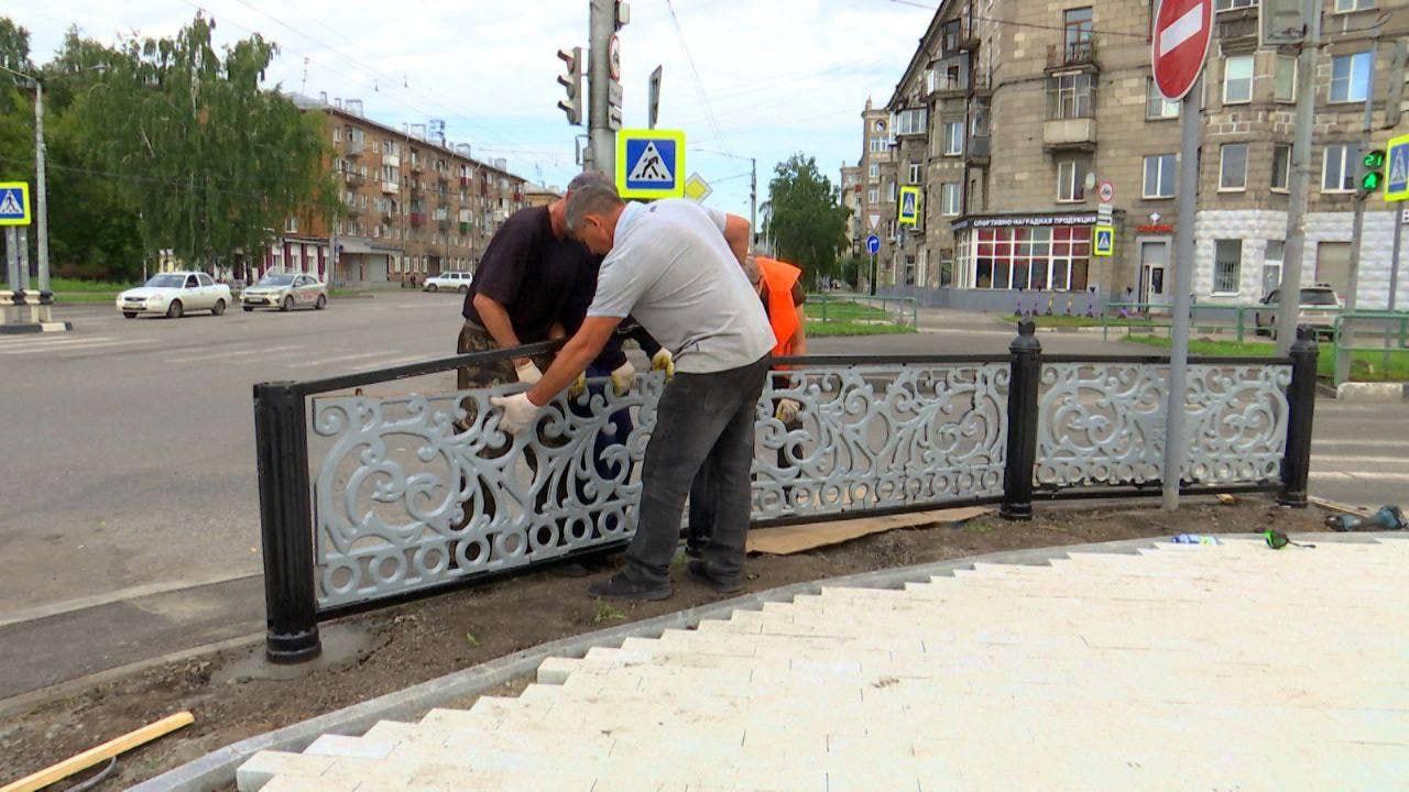 В Новокузнецке начали устанавливать ограждение для будущего памятника...