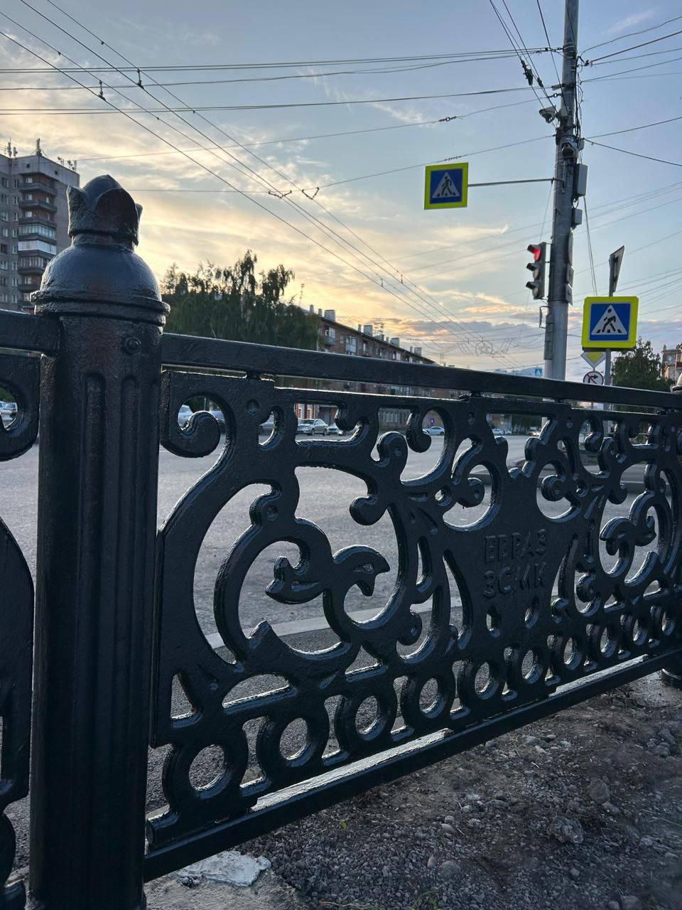 В Новокузнецке начали устанавливать ограждение для будущего памятника...