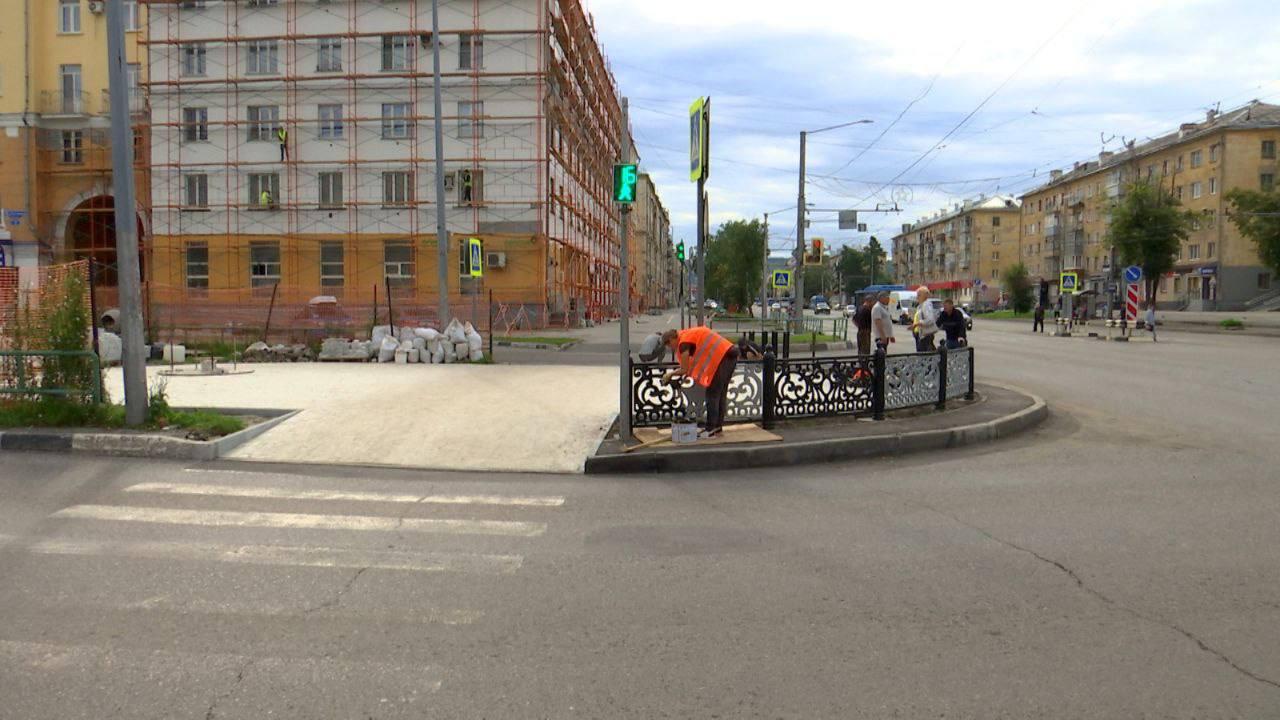 В Новокузнецке начали устанавливать ограждение для будущего памятника...