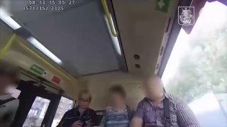 В столичном автобусе между пассажирами и контролерами произошел конфликт...