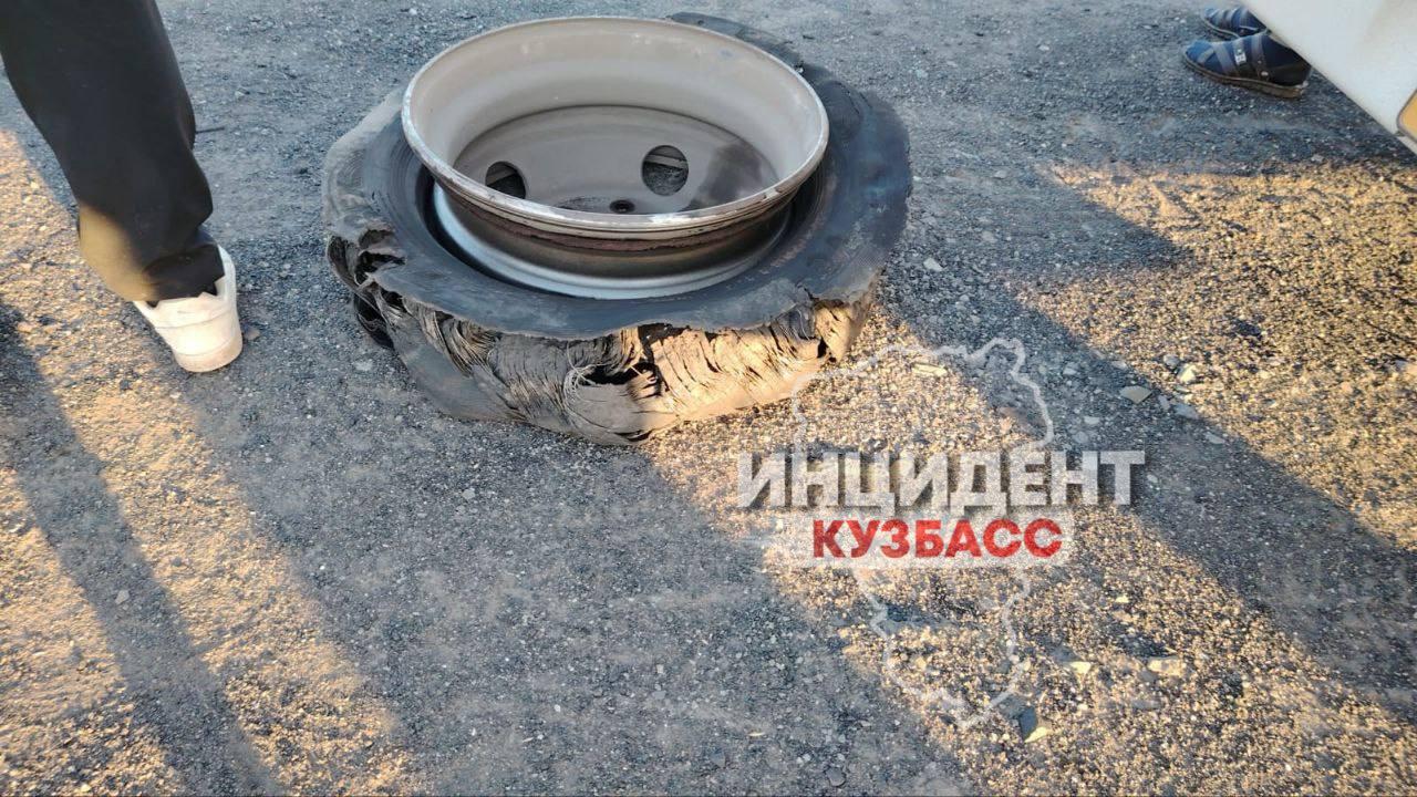 У автобуса Кемерово — Прокопьевск шина слетела с колеса прямо во время рейса...