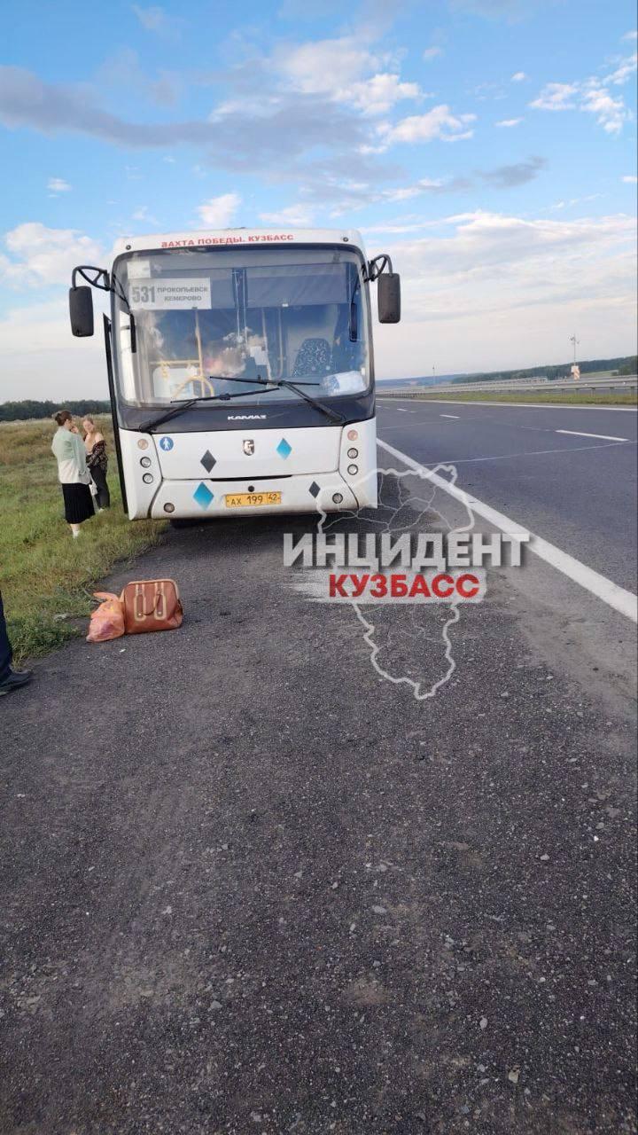 У автобуса Кемерово — Прокопьевск шина слетела с колеса прямо во время рейса...